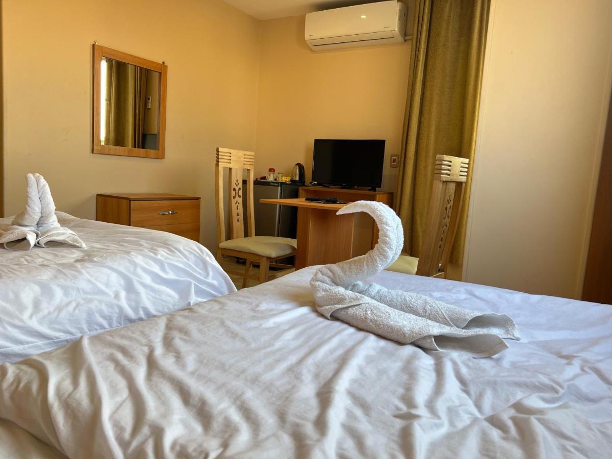 Grand Pyramids View 3*